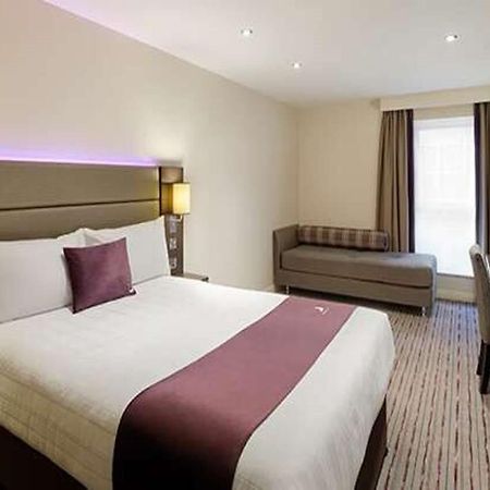 Premier Inn Perth City Centre ภายนอก รูปภาพ