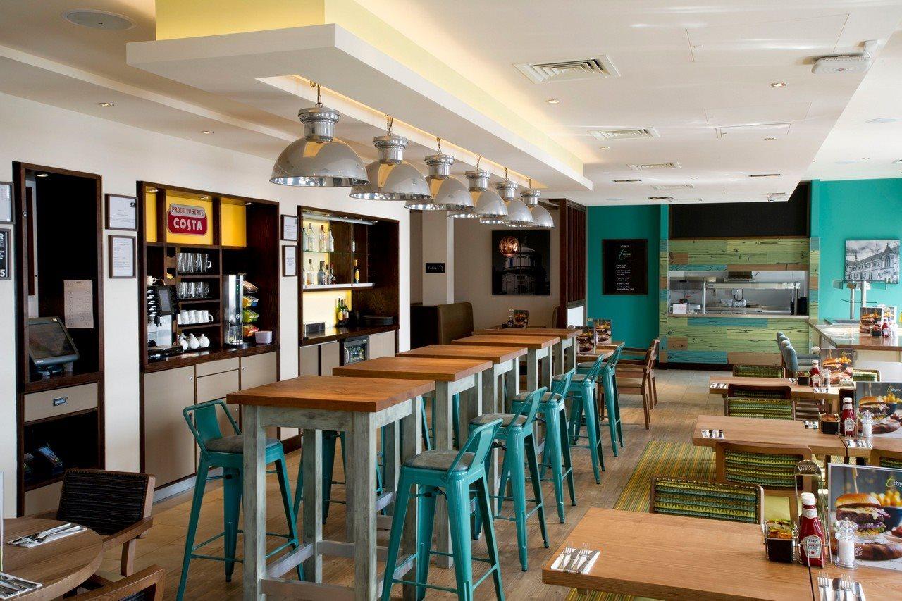 Premier Inn Perth City Centre ภายนอก รูปภาพ