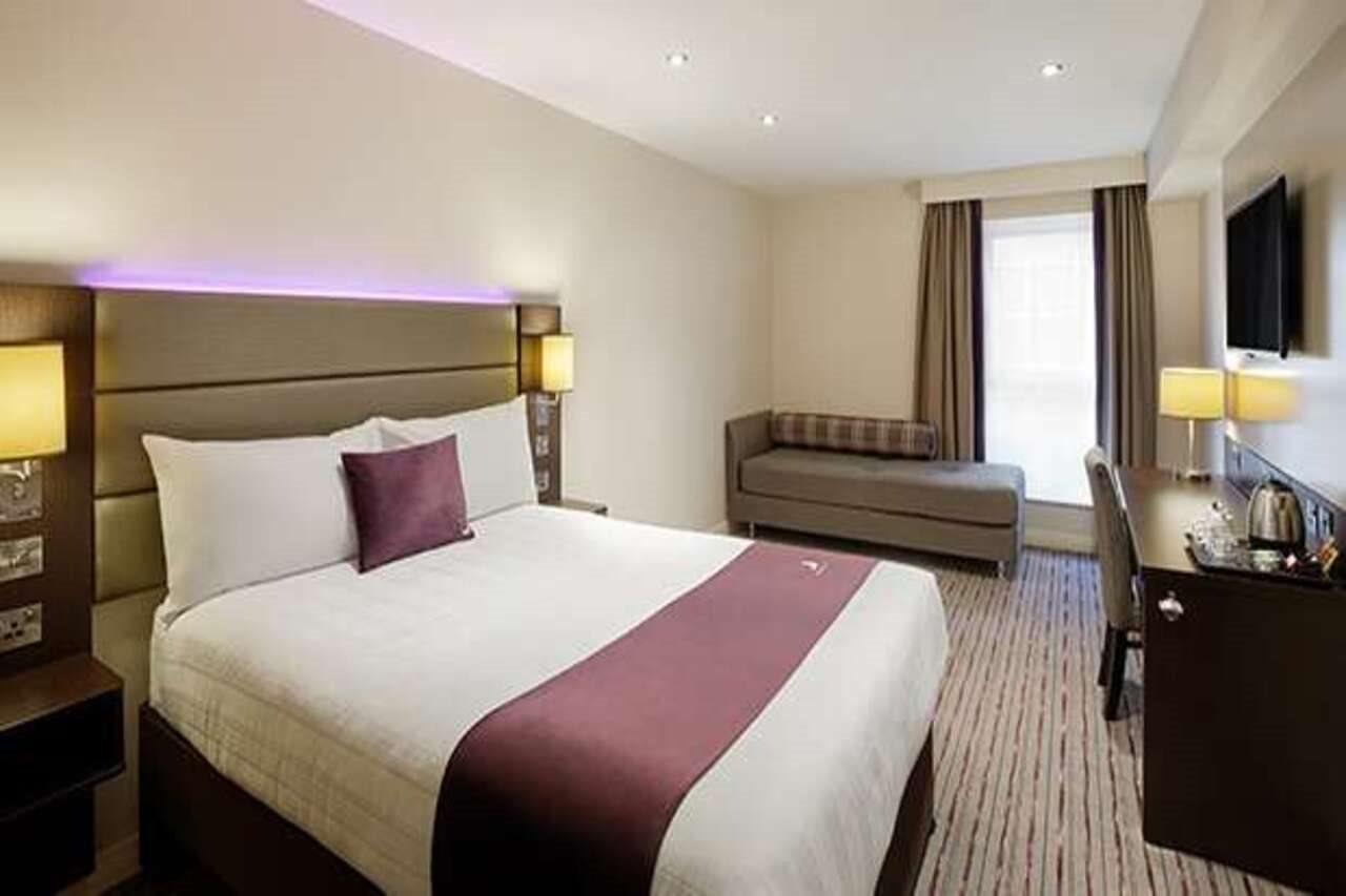 Premier Inn Perth City Centre ภายนอก รูปภาพ