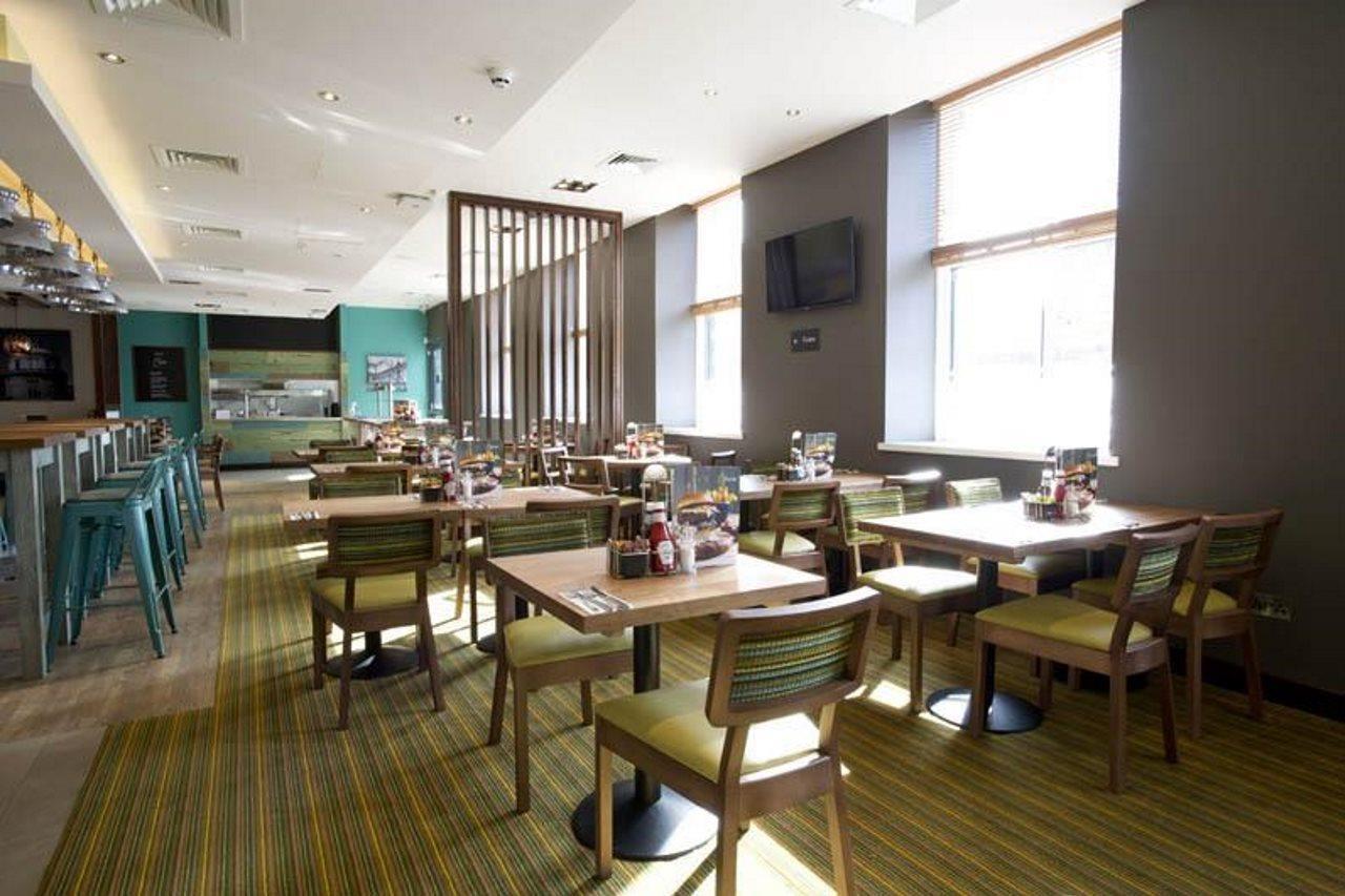 Premier Inn Perth City Centre ภายนอก รูปภาพ