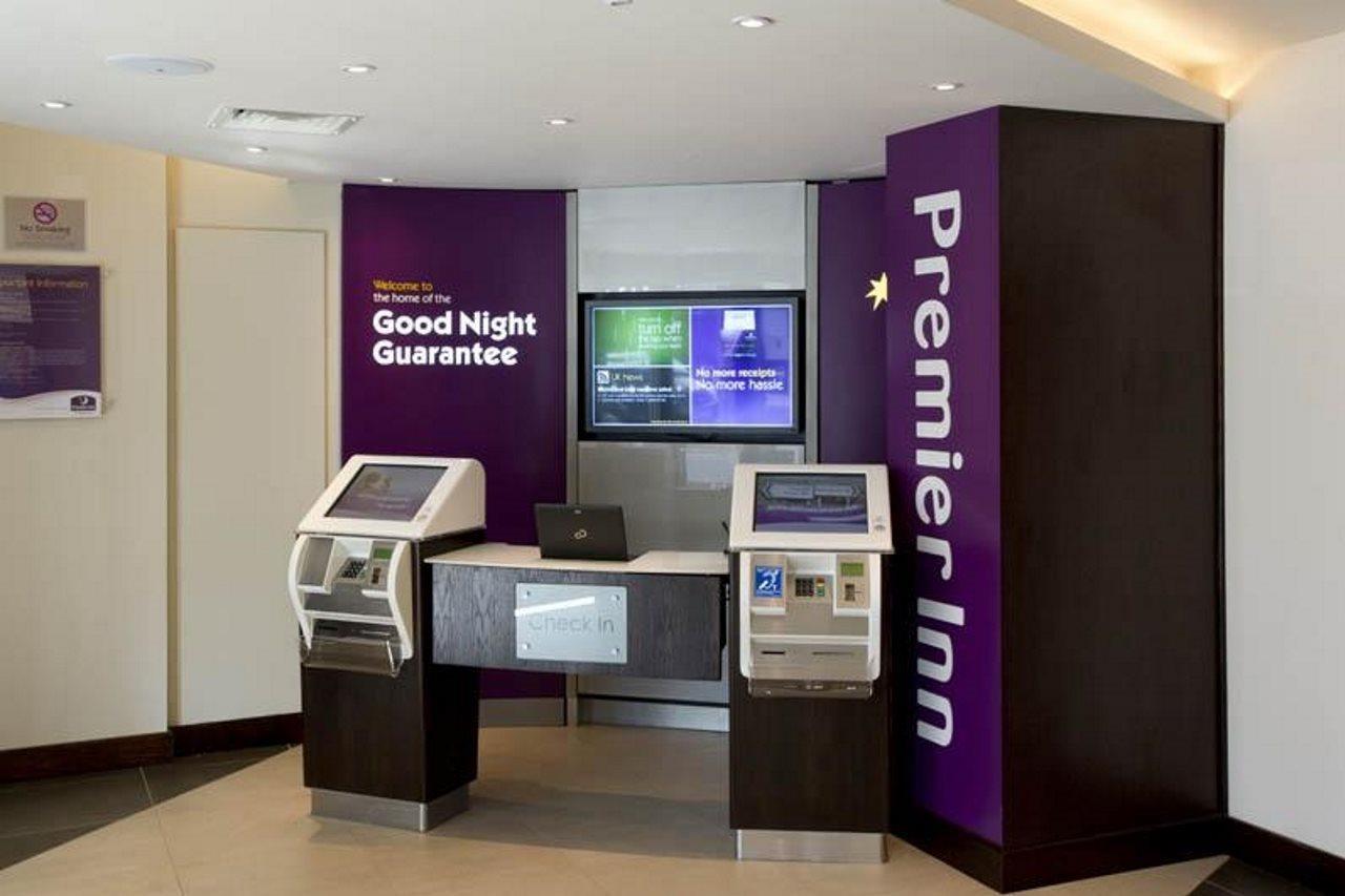 Premier Inn Perth City Centre ภายนอก รูปภาพ